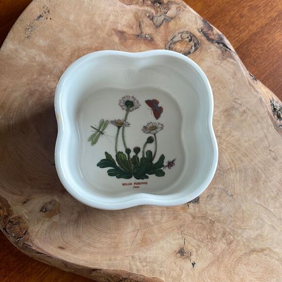 Portmeirion Botanic Garden Daisy Scalloped Ramekin / Trinket Dish - Picture 1 of 5
